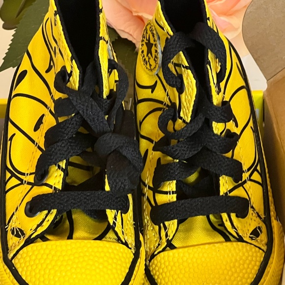 Converse Chuck Taylor Infant Hi-Top Yellow Smiley Print| Size US 5 - Picture 4 of 6